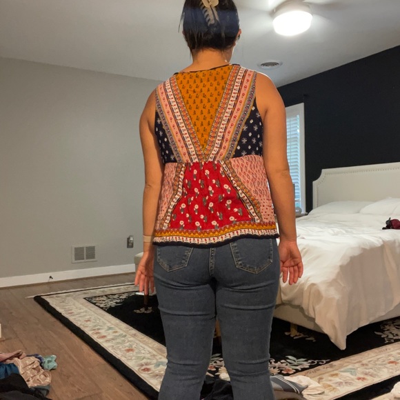 Patrons of Peace Floral Top - Picture 2 of 5